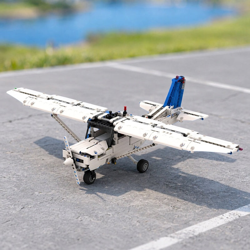 152 Two-Seat Light Trainer Propeller Aircraft MOC Building Kit - 1