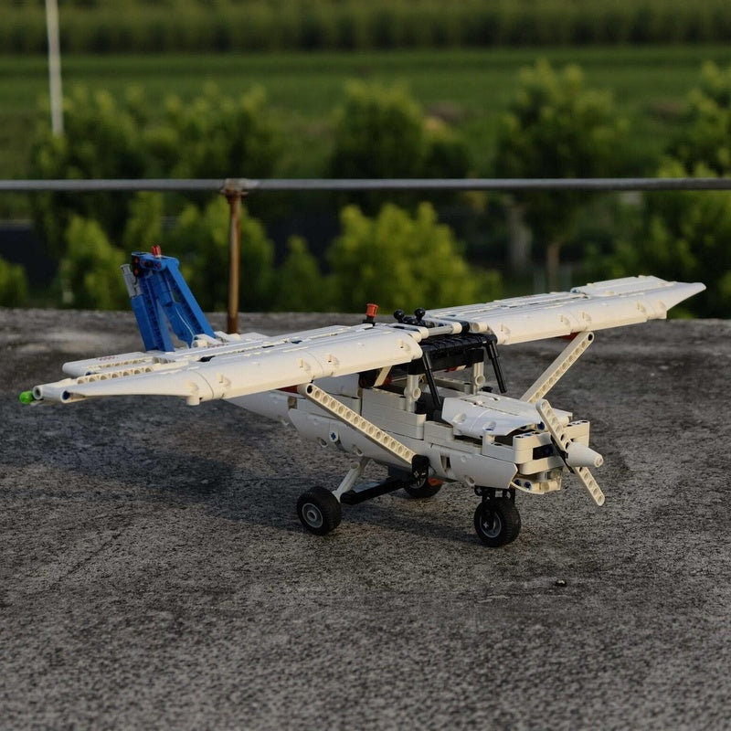 152 Two-Seat Light Trainer Propeller Aircraft MOC Building Kit - 3